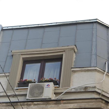 Studio Yellow - Piata Victoriei Bucharest Luaran gambar