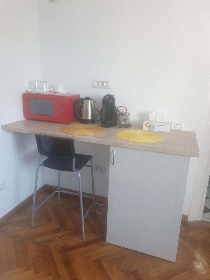 Studio Yellow - Piata Victoriei Bucharest Luaran gambar