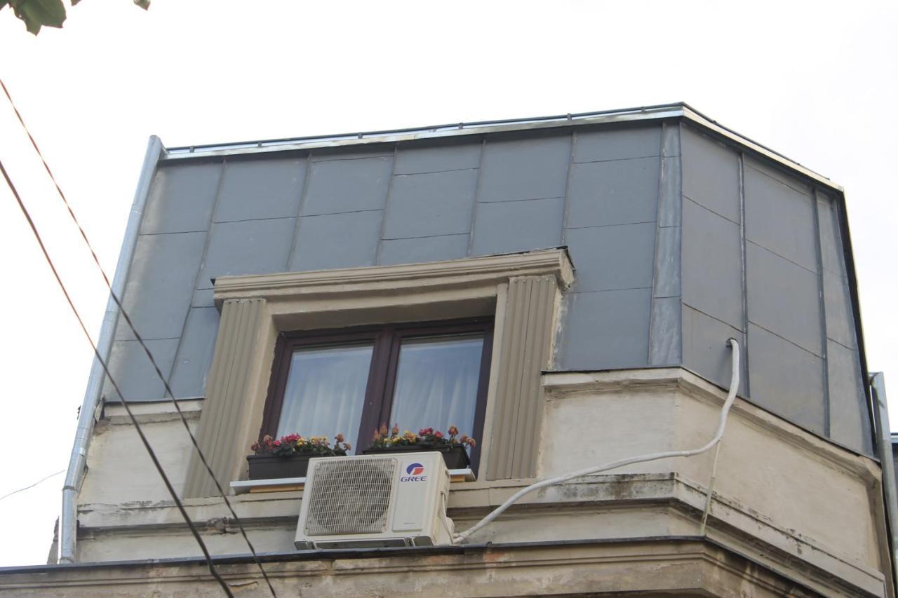 Studio Yellow - Piata Victoriei Bucharest Luaran gambar