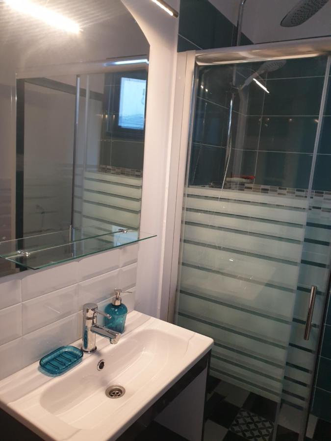 Studio Yellow - Piata Victoriei Bucharest Luaran gambar