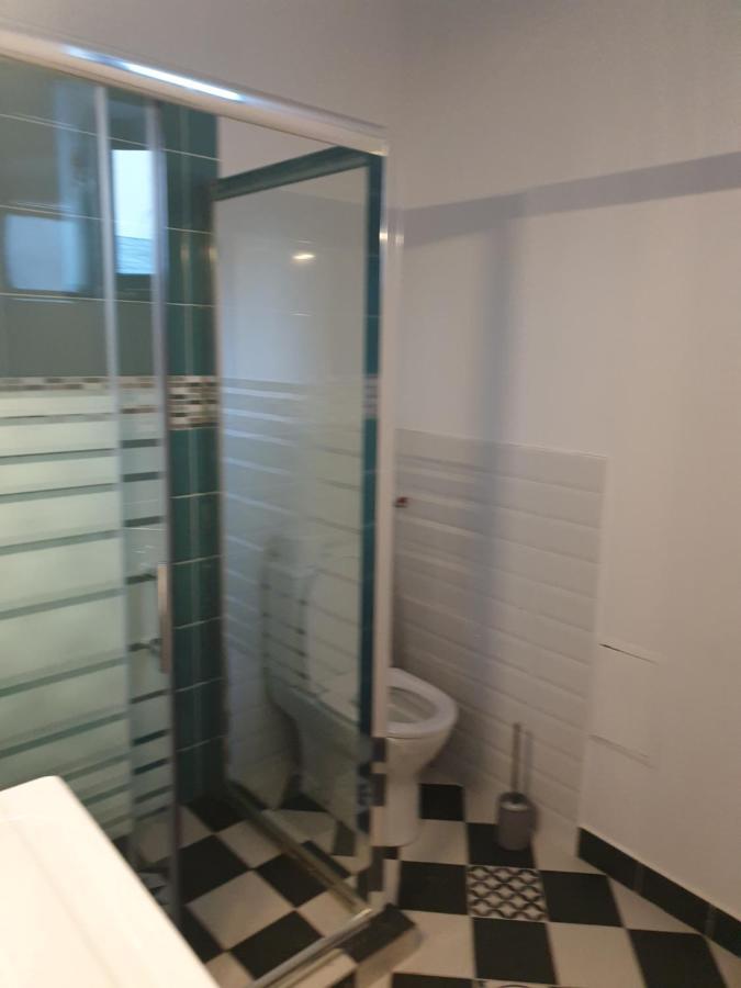 Studio Yellow - Piata Victoriei Bucharest Luaran gambar